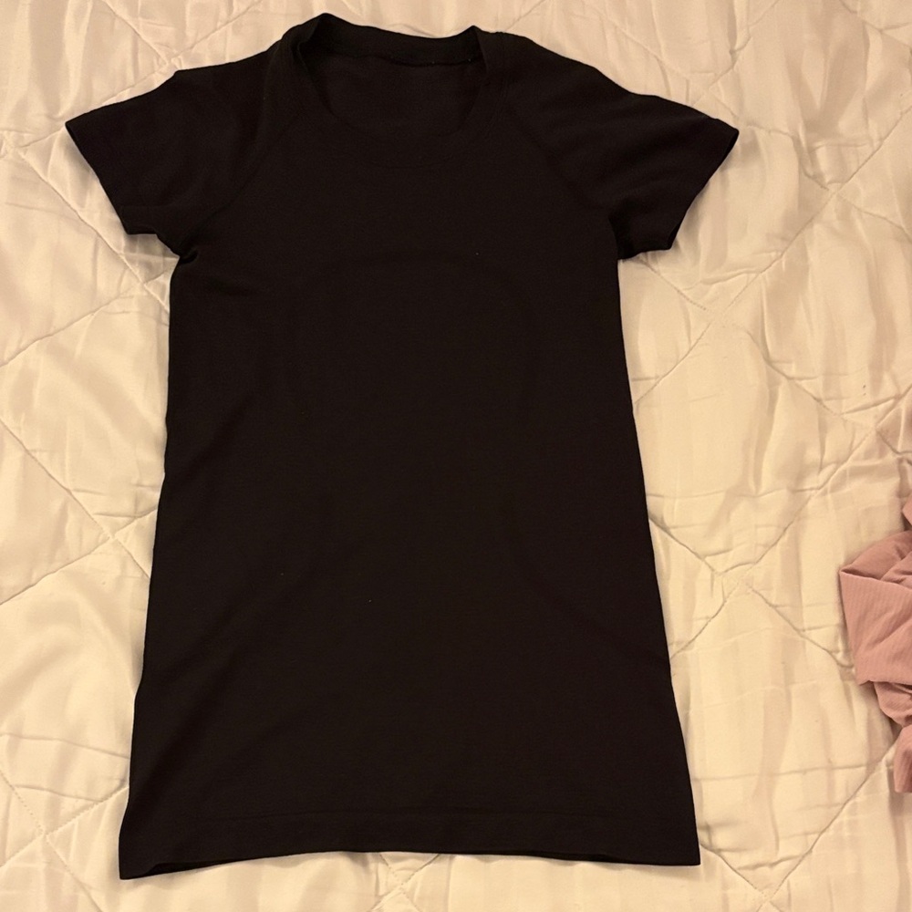 lululemon athletica Black Short Sleeve Tee